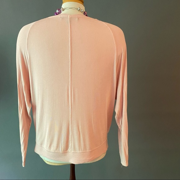 🌸 Beautiful Saks Fifth Avenue V neck sweater. - Picture 3 of 3